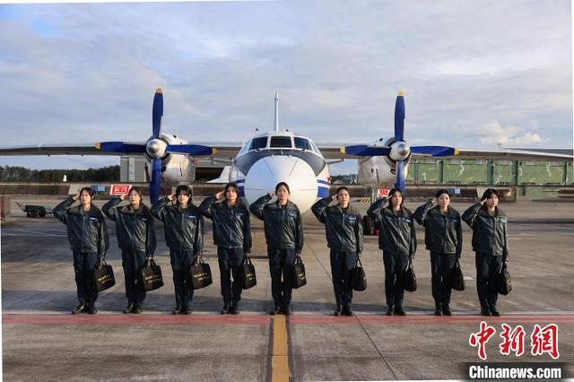 运油-20A女机长谭